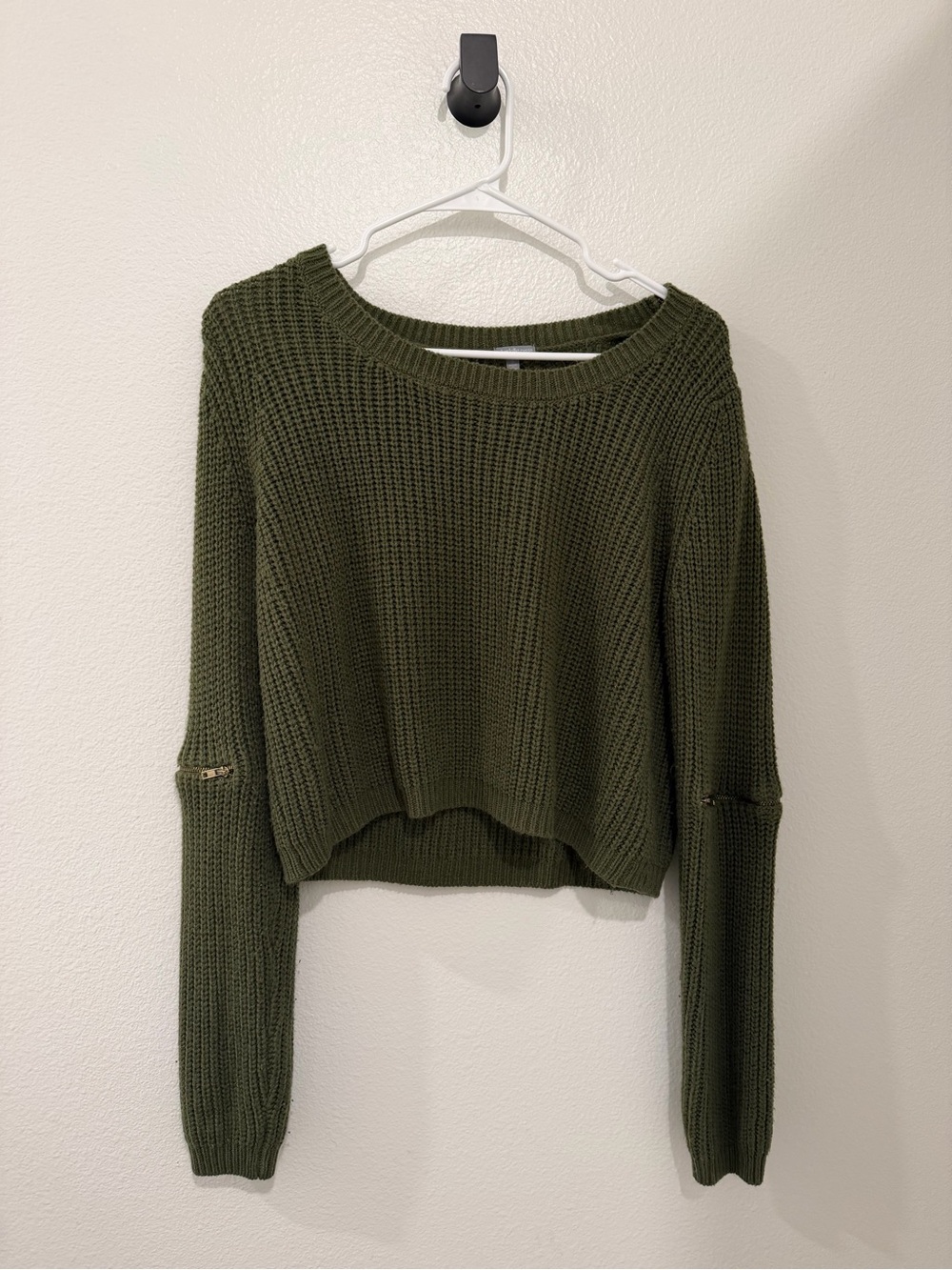 Charlotte Russe Olive Green Cropped Crewneck Sweater